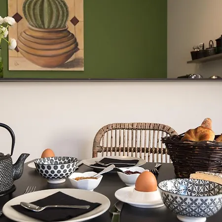 Couette-café Sur Le Quai 4*